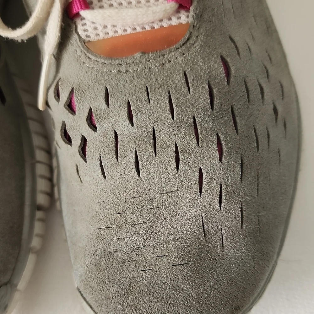 Nike Women's Gray and Pink Sneakers - Picture 3 of 12